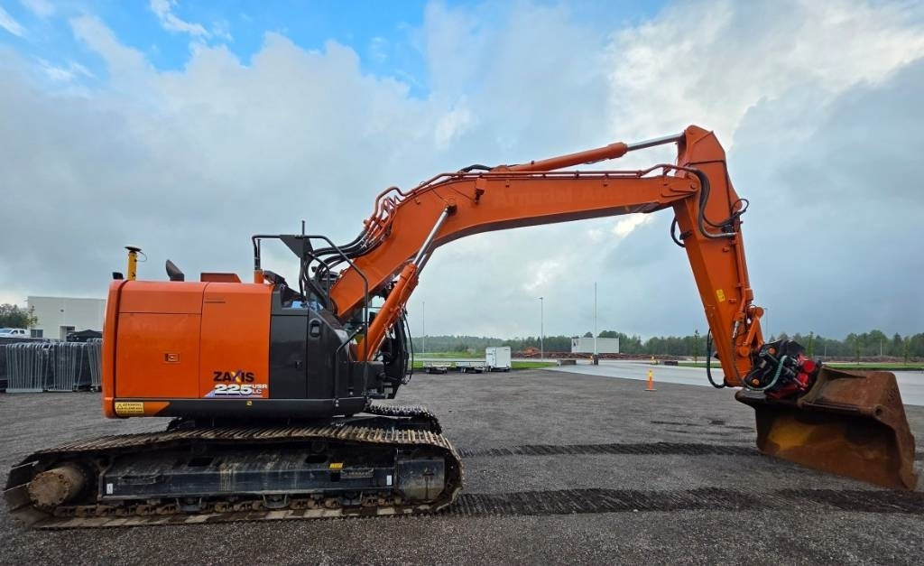 Hitachi ZX225USRLC-6 - Pelle sur chenille: photos 3 Hitachi ZX225USRLC-6 - Pelle sur chenille: photos 3