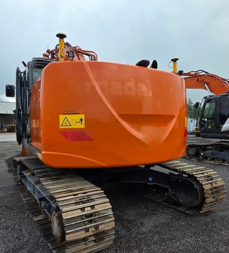 Hitachi ZX225USRLC-6 - Pelle sur chenille: photos 2 Hitachi ZX225USRLC-6 - Pelle sur chenille: photos 2