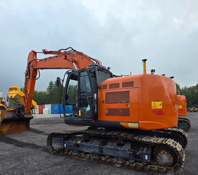Hitachi ZX225USRLC-6 - Pelle sur chenille: photos 1 Hitachi ZX225USRLC-6 - Pelle sur chenille: photos 1