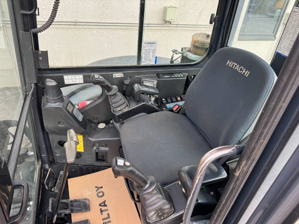Mini pelle Hitachi ZX50U-2 PYÖRITTÄJÄLLÄ: photos 11