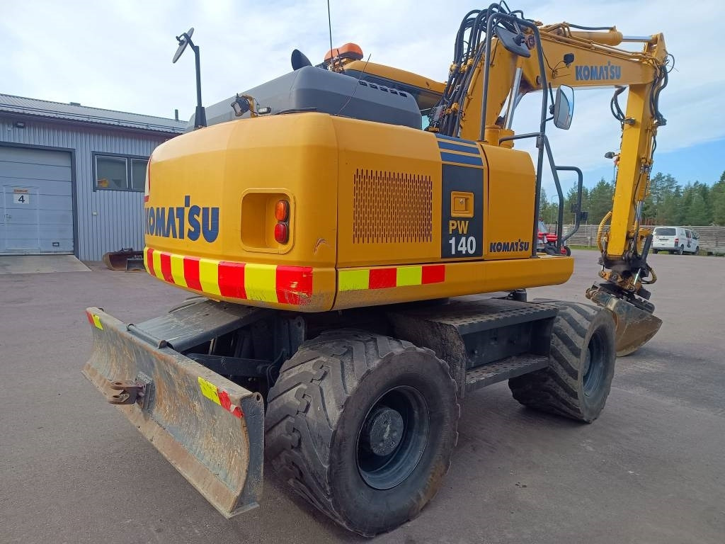 Komatsu MYYTY! SOLD! PW140-7 PYÖRITTÄJÄLLÄ  - Pelle sur pneus: photos 5 Komatsu MYYTY! SOLD! PW140-7 PYÖRITTÄJÄLLÄ  - Pelle sur pneus: photos 5