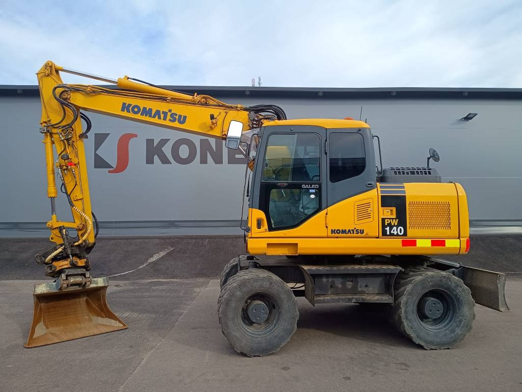 Komatsu PW140-7 PYÖRITTÄJÄLLÄ - Pelle sur pneus: photos 1 Komatsu PW140-7 PYÖRITTÄJÄLLÄ - Pelle sur pneus: photos 1
