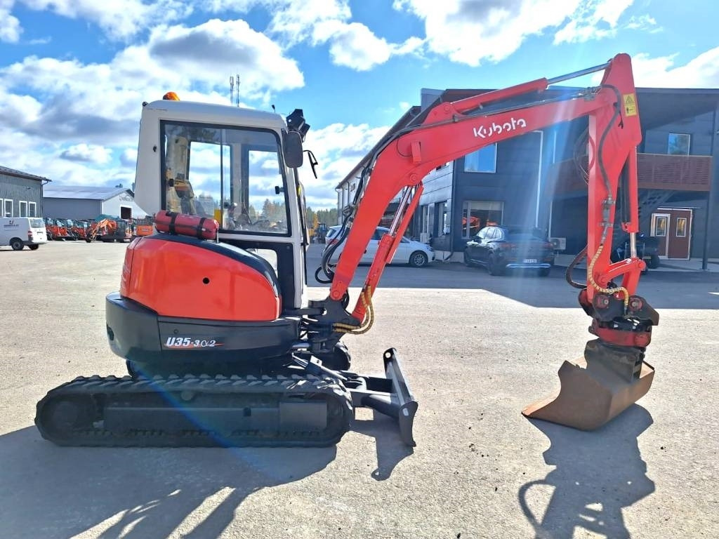 Kubota MYYTY! SOLD! U35-3A PYÖRITTÄJÄLLÄ - Mini pelle: photos 5 Kubota MYYTY! SOLD! U35-3A PYÖRITTÄJÄLLÄ - Mini pelle: photos 5