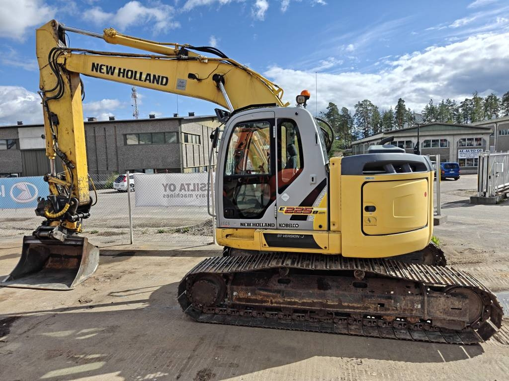 New Holland E225BSR ENGCONILLA - Pelle sur chenille: photos 1 New Holland E225BSR ENGCONILLA - Pelle sur chenille: photos 1