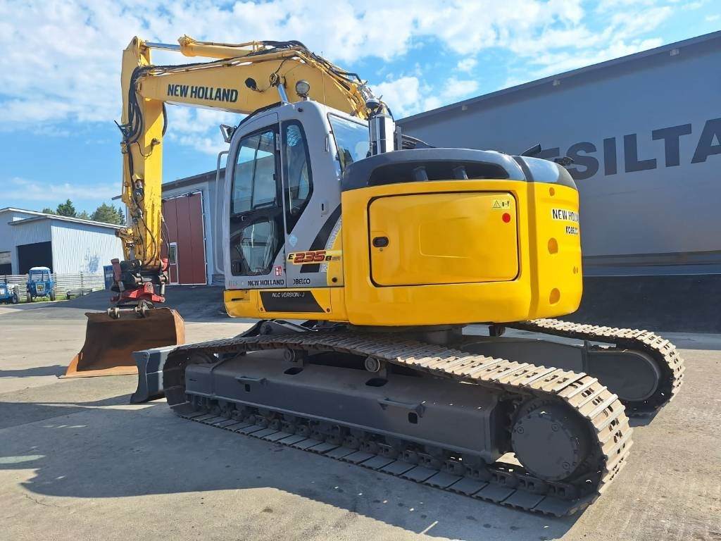 New Holland E235BSRLC PYÖRITTÄJÄLLÄ - Pelle sur chenille: photos 2 New Holland E235BSRLC PYÖRITTÄJÄLLÄ - Pelle sur chenille: photos 2