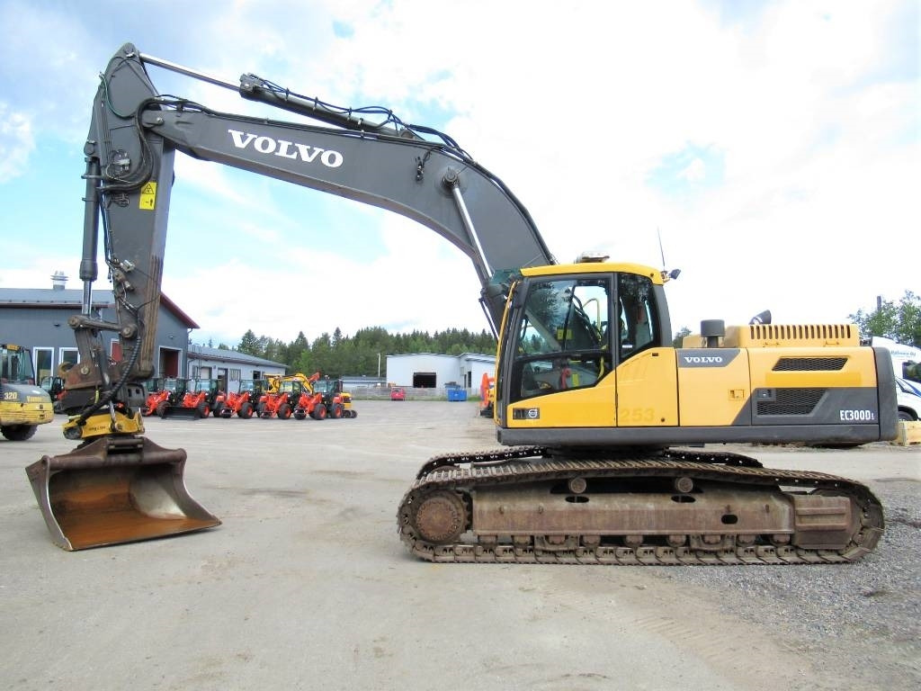 Volvo EC300DL PYÖRITTÄJÄLLÄ - Pelle sur chenille: photos 1 Volvo EC300DL PYÖRITTÄJÄLLÄ - Pelle sur chenille: photos 1