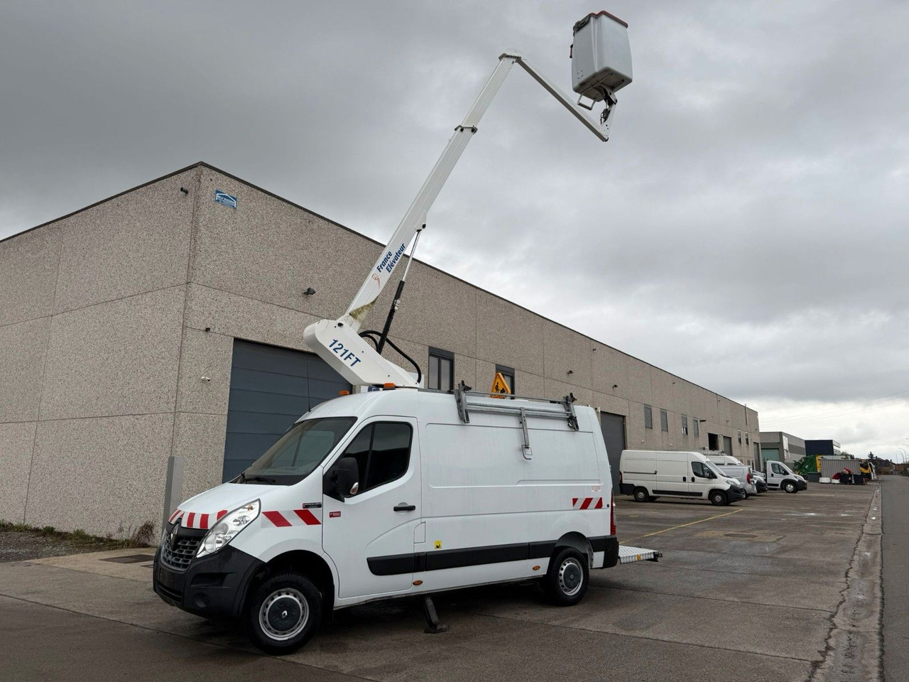Renault Master. France Elévateur 12m. Klima. Kamera. - Camion avec nacelle: photos 1 Renault Master. France Elévateur 12m. Klima. Kamera. - Camion avec nacelle: photos 1
