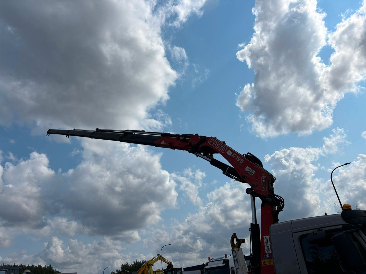 Volvo 6x4. Fassi F195A. Abroll. Funk. Tempomat. - Camion ampliroll, Camion grue: photos 4 Volvo 6x4. Fassi F195A. Abroll. Funk. Tempomat. - Camion ampliroll, Camion grue: photos 4