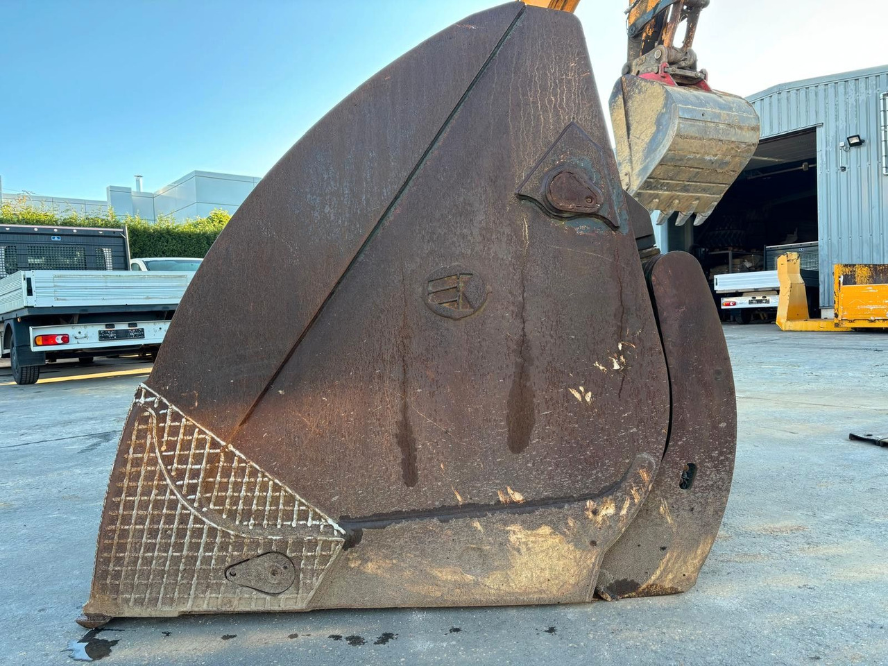 Volvo L150 - L180 - L220. Kippschaufel 5m3. Volvo L150 - L180 - L220. Kippschaufel 5m3. - Godet pour chargeur pour Engins de chantier: photos 5 Volvo L150 - L180 - L220. Kippschaufel 5m3. Volvo L150 - L180 - L220. Kippschaufel 5m3. - Godet pour chargeur pour Engins de chantier: photos 5