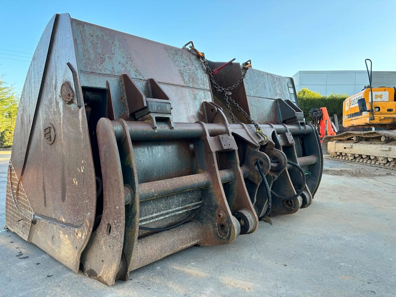 Volvo L150 - L180 - L220. Kippschaufel 5m3. Volvo L150 - L180 - L220. Kippschaufel 5m3. - Godet pour chargeur pour Engins de chantier: photos 1 Volvo L150 - L180 - L220. Kippschaufel 5m3. Volvo L150 - L180 - L220. Kippschaufel 5m3. - Godet pour chargeur pour Engins de chantier: photos 1