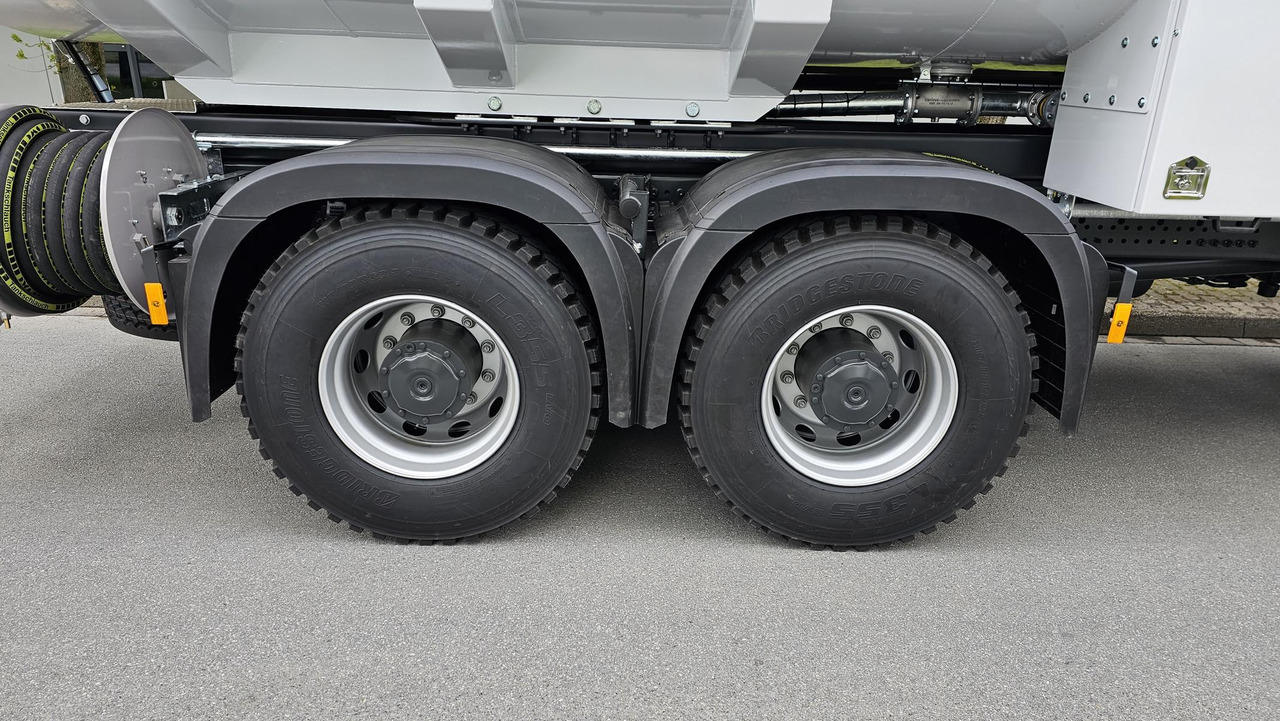 Camion citerne pour transport de carburant neuf MERCEDES-BENZ Actros 3340 ADR Euro 3: photos 11
