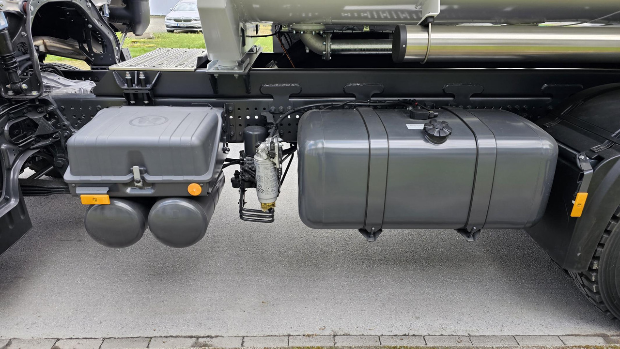 Camion citerne pour transport de carburant neuf MERCEDES-BENZ Actros 3340 ADR Euro 3: photos 12