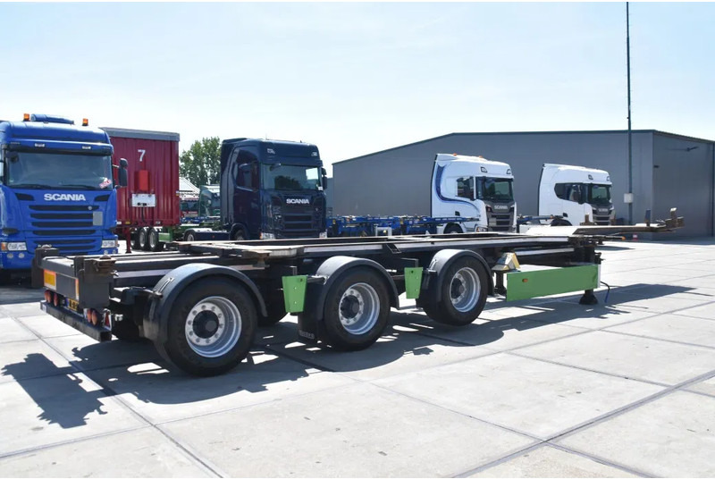 Renders ROC 16.30 - X-STEERING - LIFT AXLE - BPW AXLES - DISC BRAKES - EXTENDABLE - - Semi-remorque porte-conteneur/ Caisse mobile: photos 2 Renders ROC 16.30 - X-STEERING - LIFT AXLE - BPW AXLES - DISC BRAKES - EXTENDABLE - - Semi-remorque porte-conteneur/ Caisse mobile: photos 2
