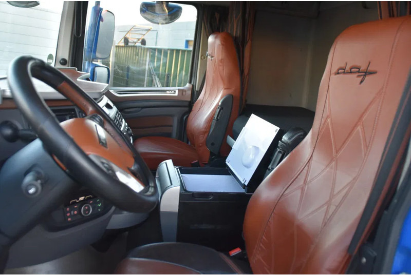 DAF XF 530 SSC 4x2 - RETARDER - PARK. AIRCO - 2 x FUEL TANKS - ALCOA'S - LED - TOP CONDITION - - Tracteur routier: photos 5 DAF XF 530 SSC 4x2 - RETARDER - PARK. AIRCO - 2 x FUEL TANKS - ALCOA'S - LED - TOP CONDITION - - Tracteur routier: photos 5