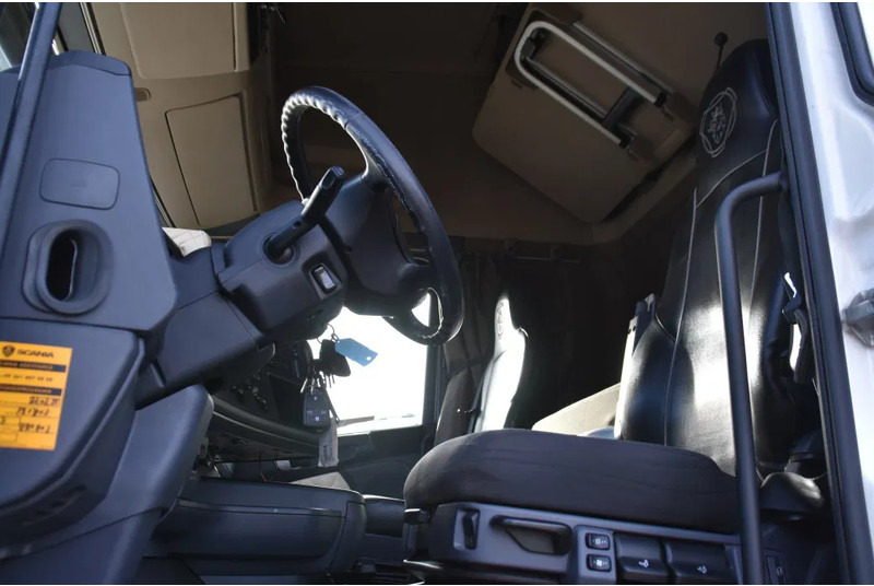 Scania R450 TL 4x2 - RETARDER - 815 TKM - PTO - PARK. AIRCO - NAVI - 2 x FUEL TANKS - GOOD CONDITION - - Tracteur routier: photos 4 Scania R450 TL 4x2 - RETARDER - 815 TKM - PTO - PARK. AIRCO - NAVI - 2 x FUEL TANKS - GOOD CONDITION - - Tracteur routier: photos 4