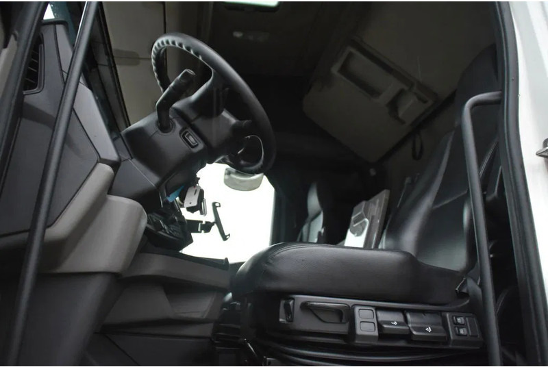 Scania S410 NGS 4x2EB MEGA 95 cm or 103 cm driving height - RETARDER - 670 TKM - FULL AIR - PARK. AIRCO - LEATHER SEATS - 2 x FUEL TANK - Tracteur routier: photos 4 Scania S410 NGS 4x2EB MEGA 95 cm or 103 cm driving height - RETARDER - 670 TKM - FULL AIR - PARK. AIRCO - LEATHER SEATS - 2 x FUEL TANK - Tracteur routier: photos 4