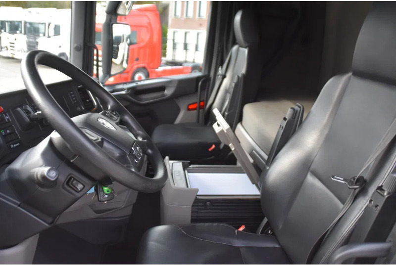 Scania S410 NGS 4x2EB MEGA 95 cm or 103 cm driving height - RETARDER - 817 TKM - FULL AIR - PARK. AIRCO - LEATHER SEATS - 2 x FUEL TANK - Tracteur routier: photos 5 Scania S410 NGS 4x2EB MEGA 95 cm or 103 cm driving height - RETARDER - 817 TKM - FULL AIR - PARK. AIRCO - LEATHER SEATS - 2 x FUEL TANK - Tracteur routier: photos 5
