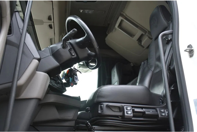 Scania S460 NGS 4x2NB - ONLY 71 TKM - FULL AIR - PARK. AIRCO - LEATHER SEATS - 2 x FUEL TANKS - LED LIGHTS - EXCELLENT CONDITION - - Tracteur routier: photos 4 Scania S460 NGS 4x2NB - ONLY 71 TKM - FULL AIR - PARK. AIRCO - LEATHER SEATS - 2 x FUEL TANKS - LED LIGHTS - EXCELLENT CONDITION - - Tracteur routier: photos 4