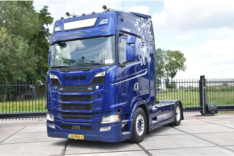 Scania S500 NGS 4x2NB - RETARDER - FULL AIR - PARK. AIRCO - LEATHER SEATS - 2 x FUEL TANKS - ALCOA'S - LED LIGHTS - - Tracteur routier: photos 2 Scania S500 NGS 4x2NB - RETARDER - FULL AIR - PARK. AIRCO - LEATHER SEATS - 2 x FUEL TANKS - ALCOA'S - LED LIGHTS - - Tracteur routier: photos 2