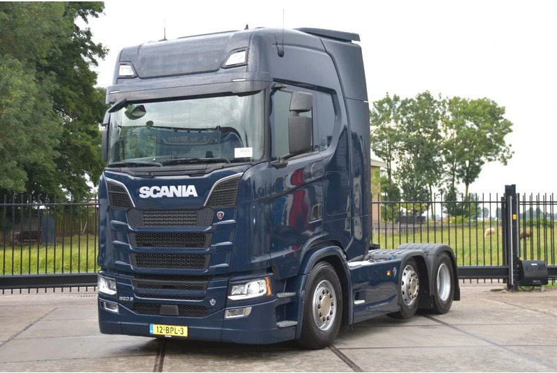 Scania S520 V8 NGS 6x2/4NB - RETARDER - FULL AIR - PARK. AIRCO - ACC - 2 x FUEL TANKS - LED LIGHTS - TOP CONDITION - - Tracteur routier: photos 2 Scania S520 V8 NGS 6x2/4NB - RETARDER - FULL AIR - PARK. AIRCO - ACC - 2 x FUEL TANKS - LED LIGHTS - TOP CONDITION - - Tracteur routier: photos 2