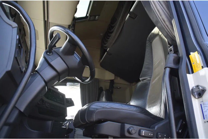 Volvo FH 16.750 Globetrotter XL 6x2 - RETARDER - FULL AIR - PARK. AIRCO - DYNAMIC STEERING - SLIDING FIFTH WHEEL - ALCOA'S - TOP CONDI - Tracteur routier: photos 4 Volvo FH 16.750 Globetrotter XL 6x2 - RETARDER - FULL AIR - PARK. AIRCO - DYNAMIC STEERING - SLIDING FIFTH WHEEL - ALCOA'S - TOP CONDI - Tracteur routier: photos 4