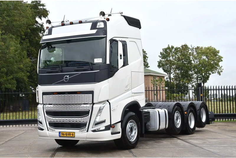 Volvo FH 500 Globe 8x2/4 - 147 TKM - PARK. AIRCO - 10 TONS FRONT AXLE - LEATHER SEATS - PTO - LED LIGHTS - TOP CONDITION - - Châssis cabine: photos 2 Volvo FH 500 Globe 8x2/4 - 147 TKM - PARK. AIRCO - 10 TONS FRONT AXLE - LEATHER SEATS - PTO - LED LIGHTS - TOP CONDITION - - Châssis cabine: photos 2