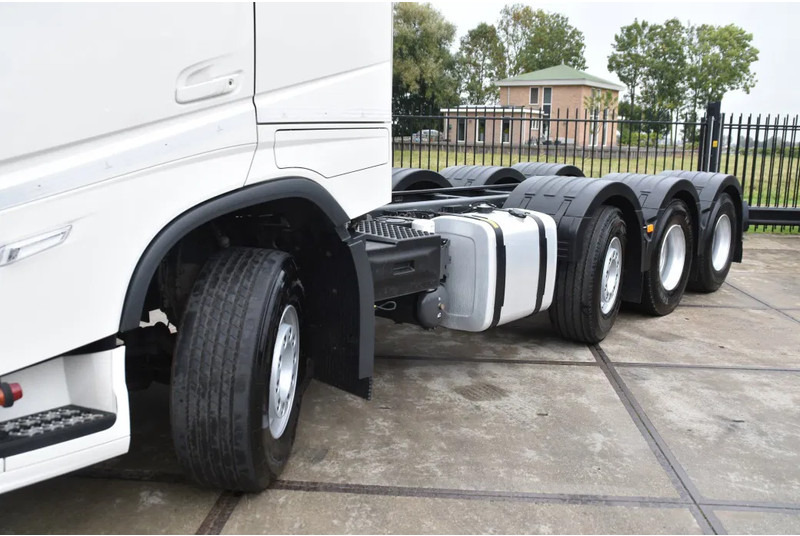 Volvo FH 500 Globe 8x2/4 - 147 TKM - PARK. AIRCO - 10 TONS FRONT AXLE - LEATHER SEATS - PTO - LED LIGHTS - TOP CONDITION - - Châssis cabine: photos 4 Volvo FH 500 Globe 8x2/4 - 147 TKM - PARK. AIRCO - 10 TONS FRONT AXLE - LEATHER SEATS - PTO - LED LIGHTS - TOP CONDITION - - Châssis cabine: photos 4