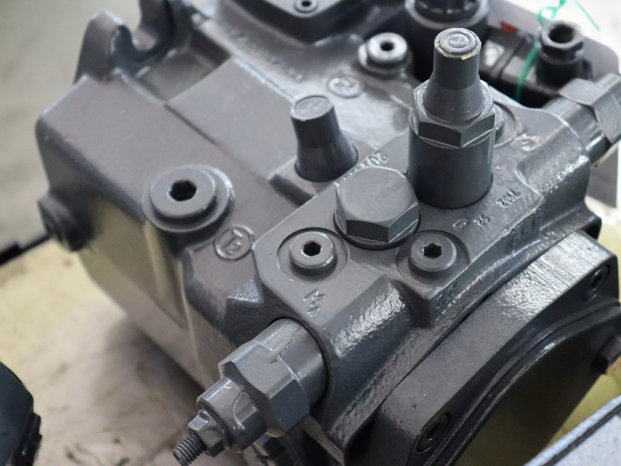 REXROTH A10VG45DA1D2/10R-NSC10F015SH - Pompe hydraulique pour Matériel de manutention: photos 3 REXROTH A10VG45DA1D2/10R-NSC10F015SH - Pompe hydraulique pour Matériel de manutention: photos 3