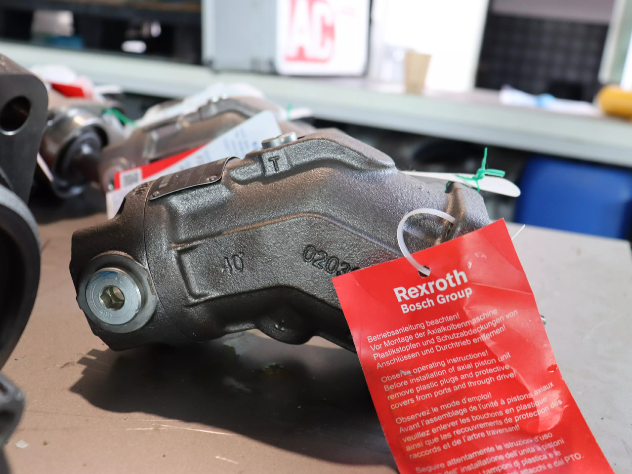 REXROTH A2FM10/61W-VZB040 - Moteur hydraulique pour Engins de chantier: photos 1 REXROTH A2FM10/61W-VZB040 - Moteur hydraulique pour Engins de chantier: photos 1