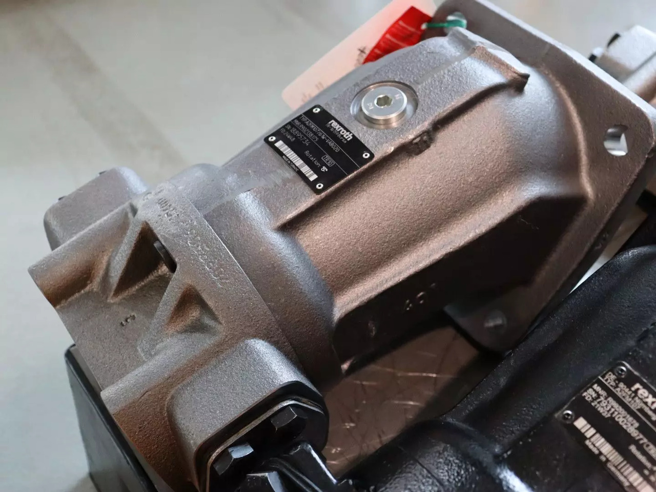 REXROTH A2FM107/61W-VAB020 - Moteur hydraulique pour Engins de chantier: photos 1 REXROTH A2FM107/61W-VAB020 - Moteur hydraulique pour Engins de chantier: photos 1