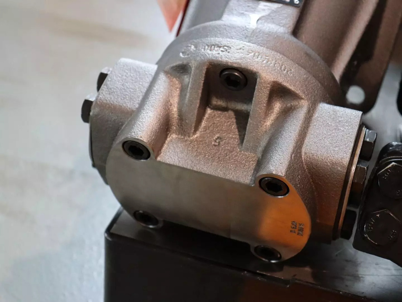 REXROTH A2FM107/61W-VAB020 - Moteur hydraulique pour Engins de chantier: photos 3 REXROTH A2FM107/61W-VAB020 - Moteur hydraulique pour Engins de chantier: photos 3