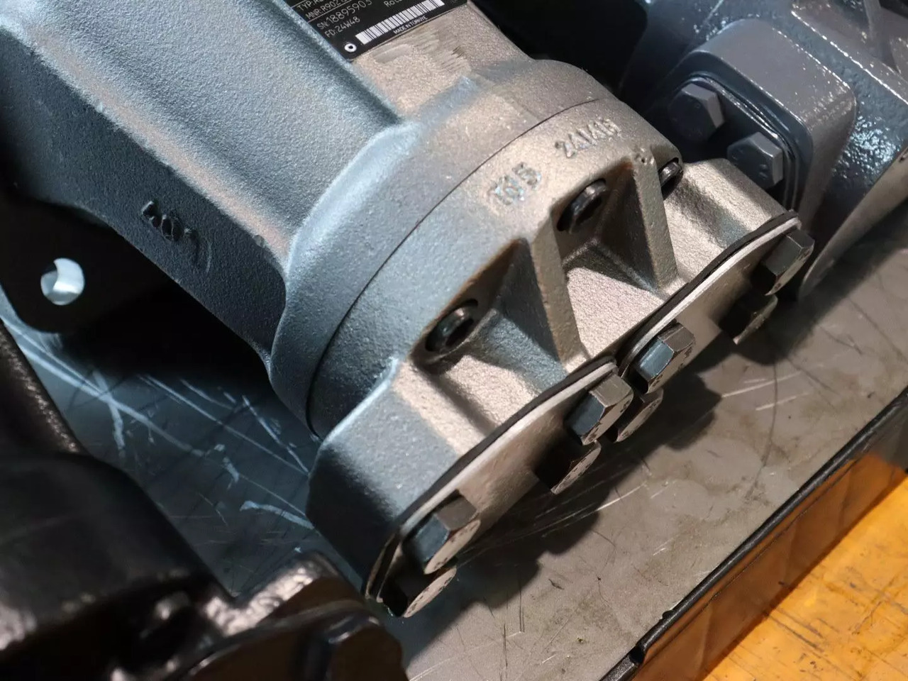 REXROTH A2FM107/61W-VZB010 - Moteur hydraulique pour Engins de chantier: photos 3 REXROTH A2FM107/61W-VZB010 - Moteur hydraulique pour Engins de chantier: photos 3