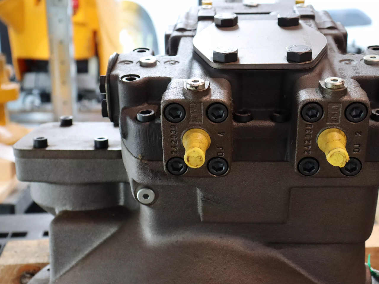 REXROTH A8VO107LA1KH1/63R1-NZG05F001 - Pompe hydraulique pour Matériel de manutention: photos 4 REXROTH A8VO107LA1KH1/63R1-NZG05F001 - Pompe hydraulique pour Matériel de manutention: photos 4