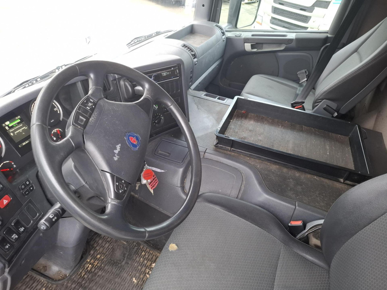 SCANIA SCANIA P250 Fourgon Hayon - Châssis cabine: photos 3 SCANIA SCANIA P250 Fourgon Hayon - Châssis cabine: photos 3