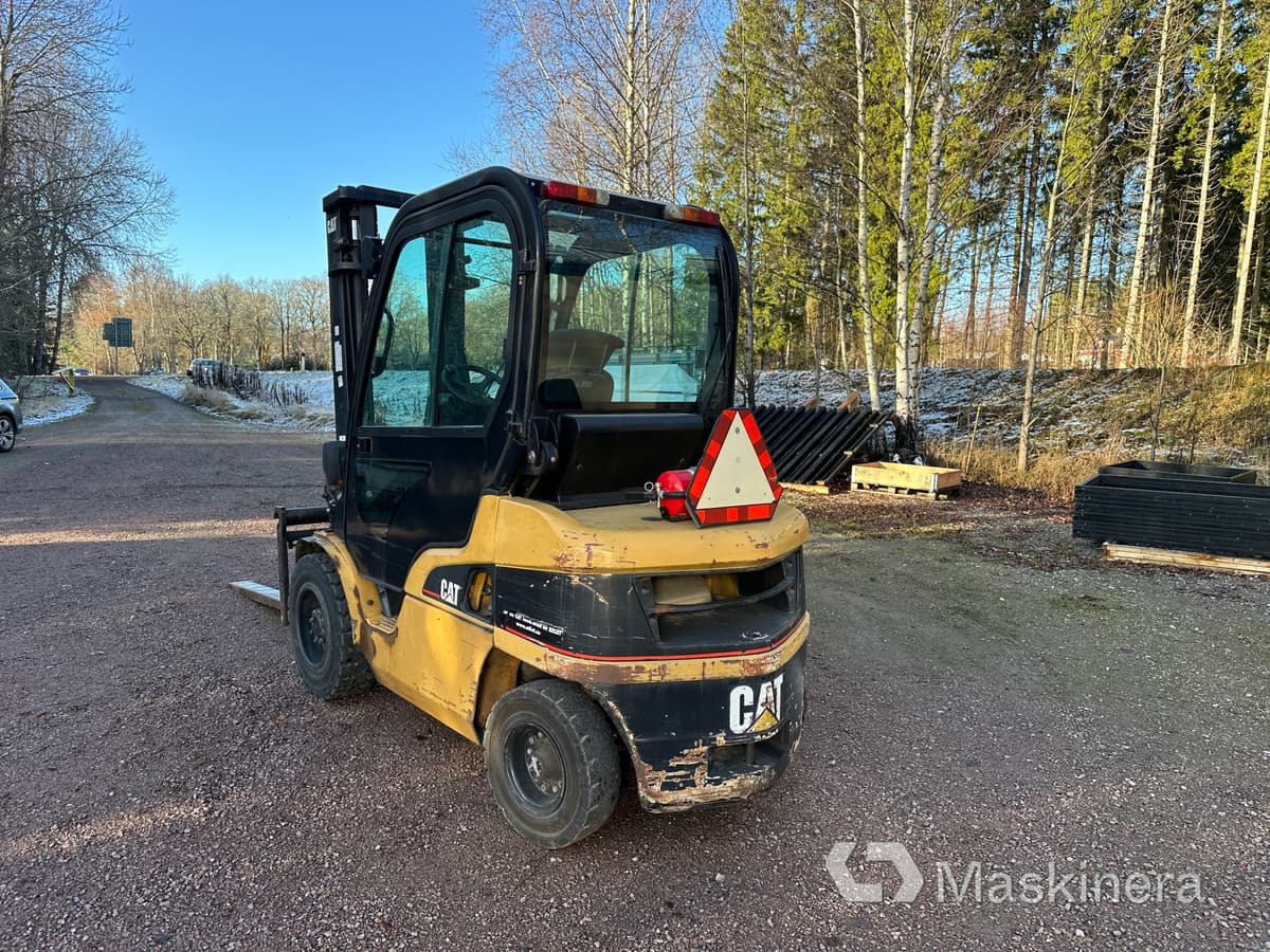 Gaffeltruck Caterpillar DP30N - Chariot élévateur diesel: photos 3 Gaffeltruck Caterpillar DP30N - Chariot élévateur diesel: photos 3