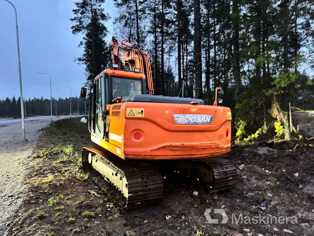 Grävmaskin Doosan DX140LC - Pelle sur chenille: photos 5 Grävmaskin Doosan DX140LC - Pelle sur chenille: photos 5