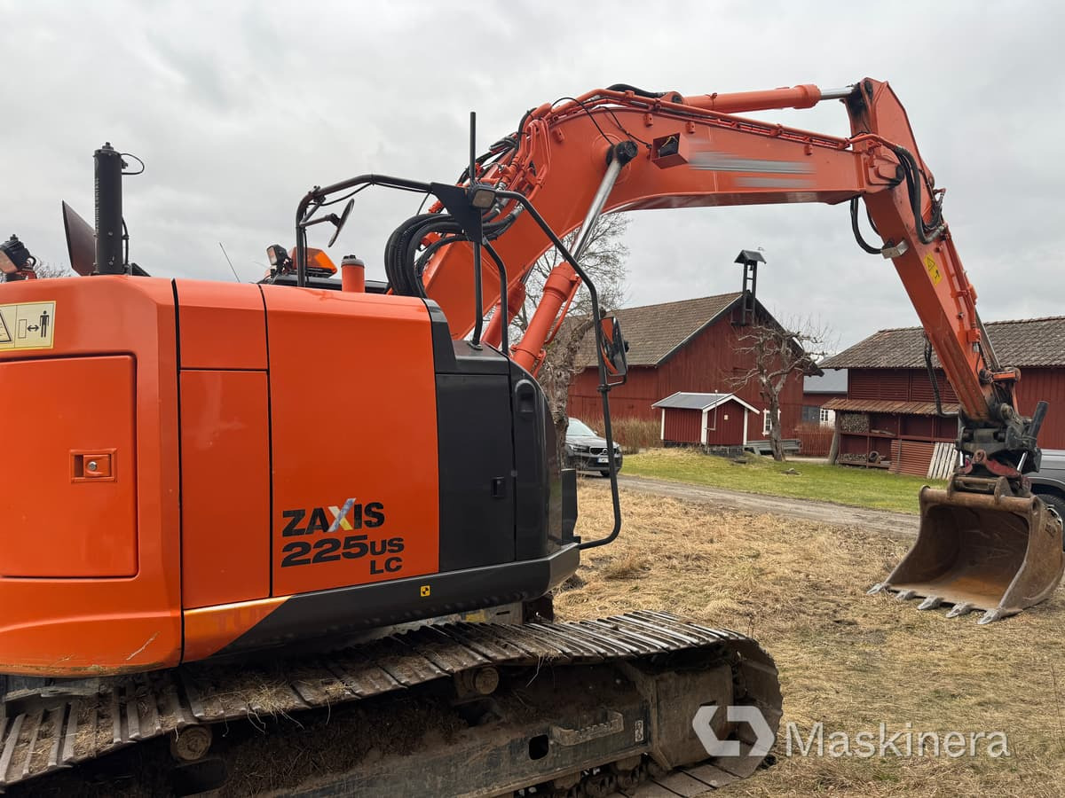 Grävmaskin Hitachi ZX225USLC-5B med redskap - Pelle sur chenille: photos 5 Grävmaskin Hitachi ZX225USLC-5B med redskap - Pelle sur chenille: photos 5