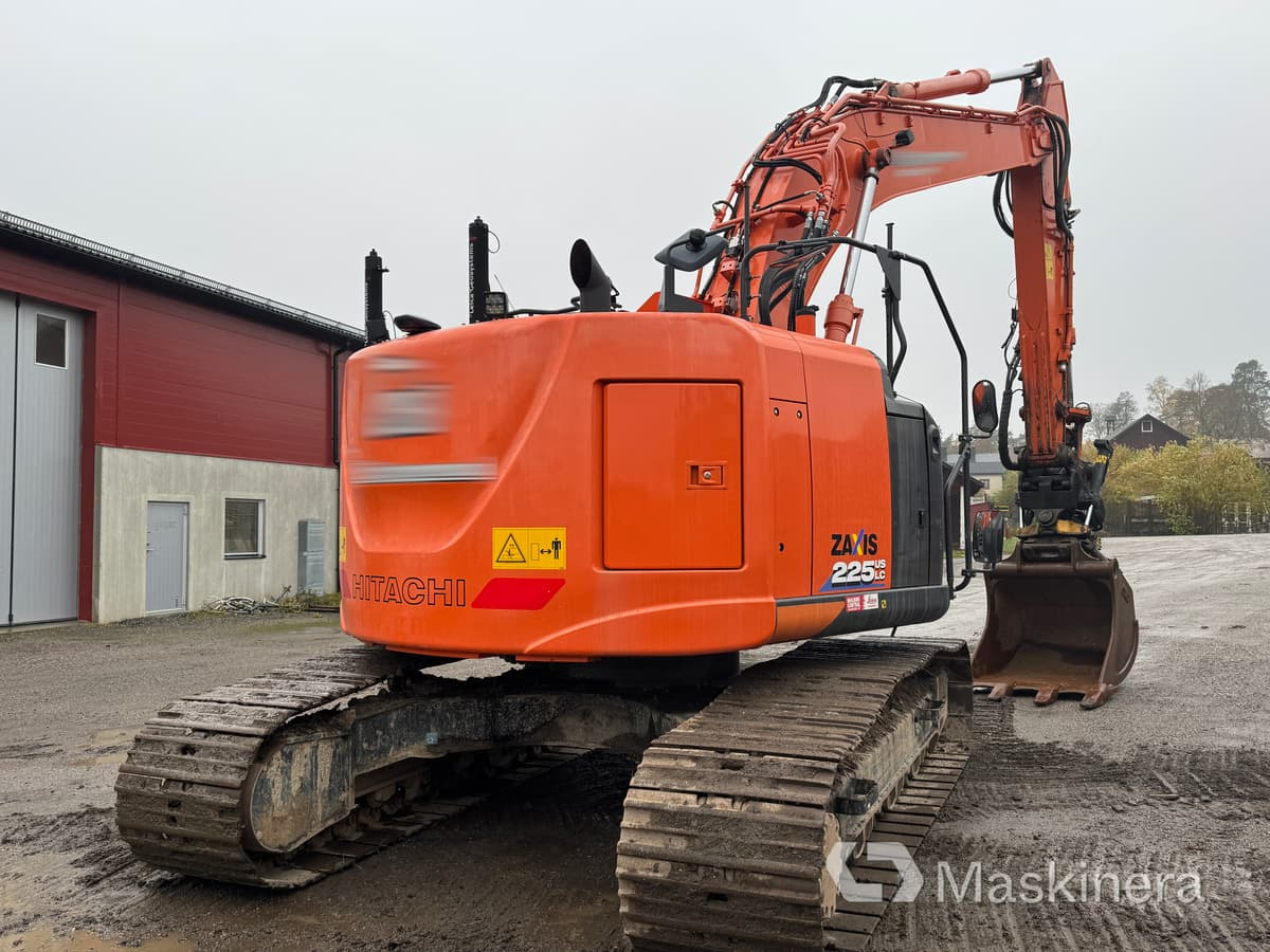 Grävmaskin Hitachi ZX225USLC-6 - Pelle sur chenille: photos 5 Grävmaskin Hitachi ZX225USLC-6 - Pelle sur chenille: photos 5