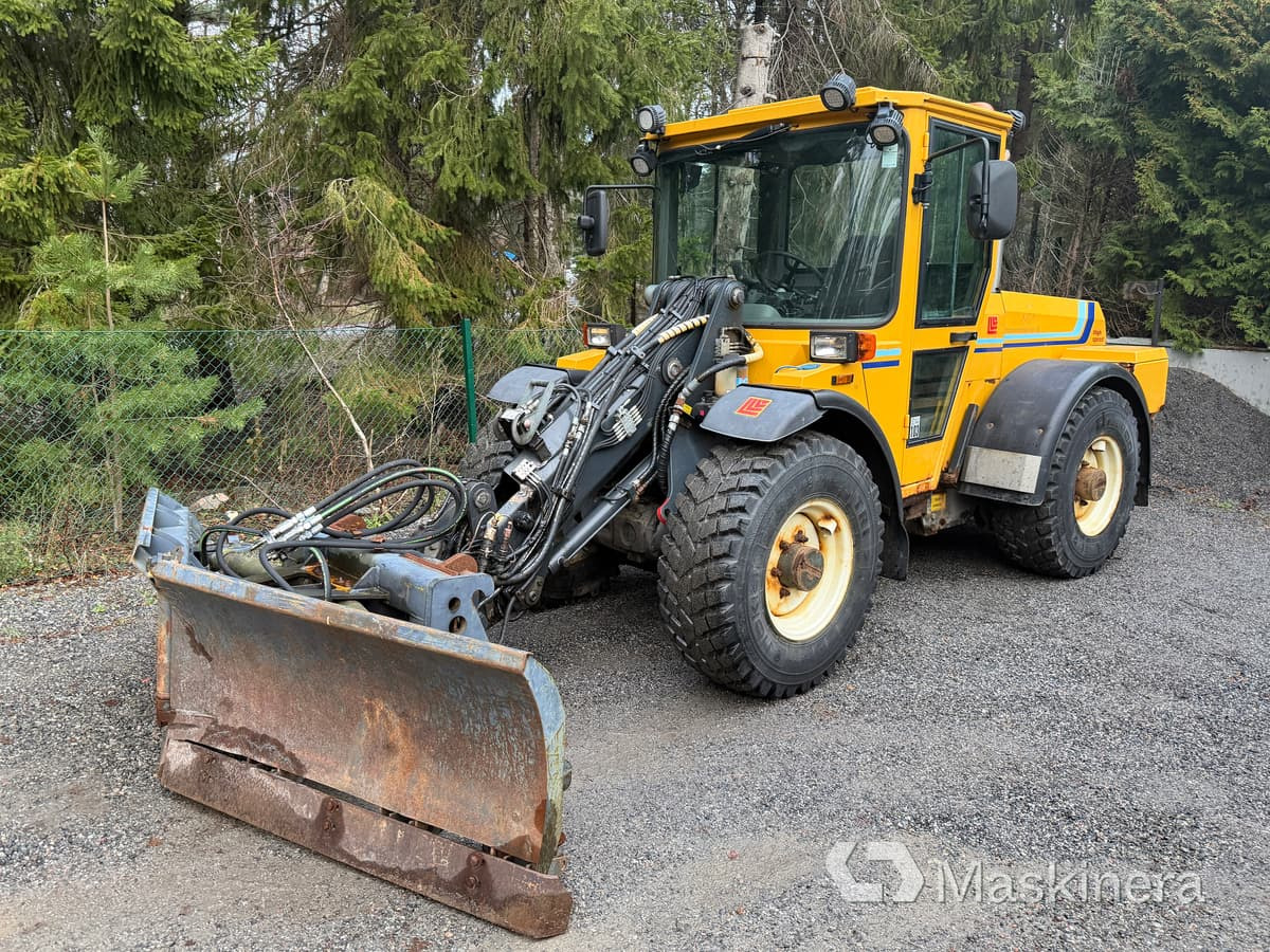 Hjullastare Lundberg 4200 Ls med vikplog - Chargeuse sur pneus: photos 1 Hjullastare Lundberg 4200 Ls med vikplog - Chargeuse sur pneus: photos 1