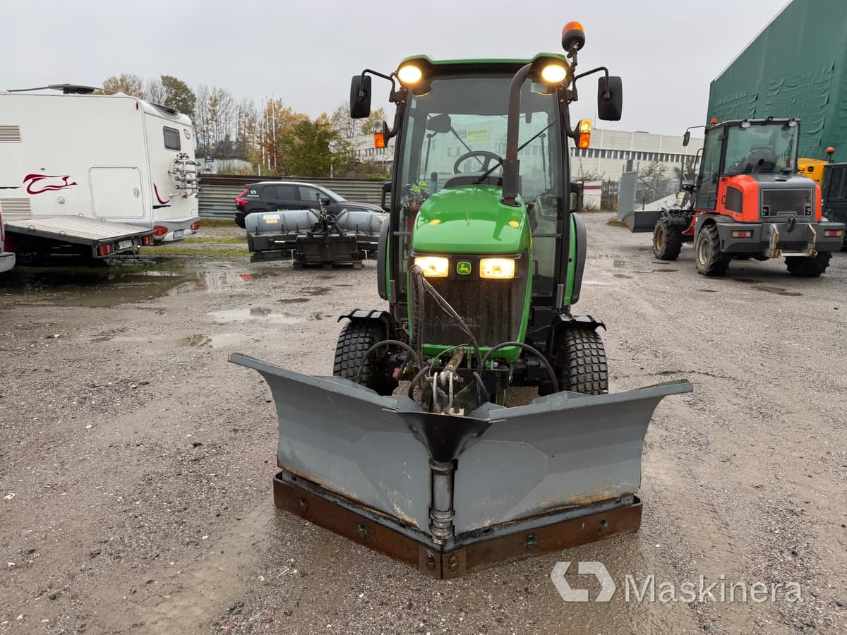 Kompakttraktor John Deere 3720 - Micro tracteur: photos 2 Kompakttraktor John Deere 3720 - Micro tracteur: photos 2
