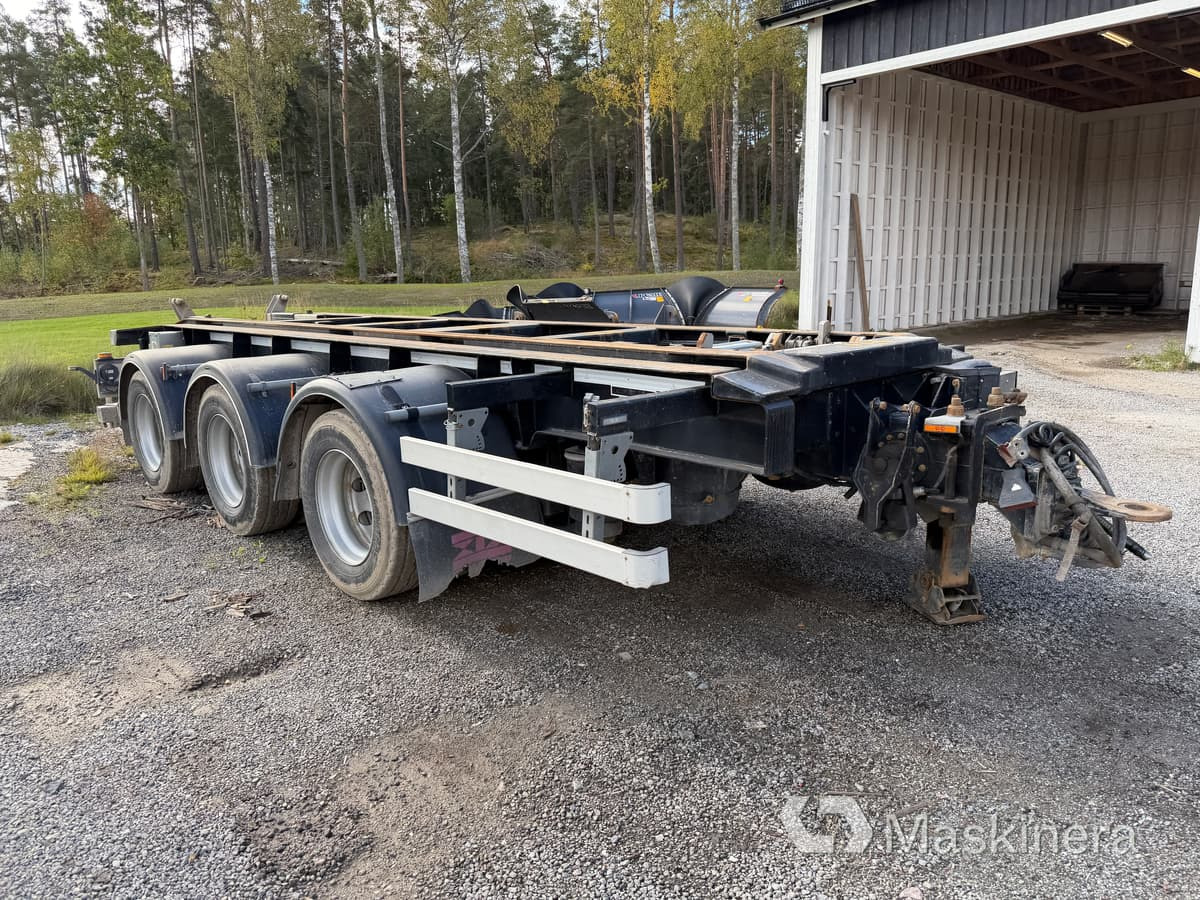 Lastväxlarkärra 3-axlad med tipp CMT Chojnice PT 12-20 - Remorque ampliroll/ Multibenne: photos 3 Lastväxlarkärra 3-axlad med tipp CMT Chojnice PT 12-20 - Remorque ampliroll/ Multibenne: photos 3