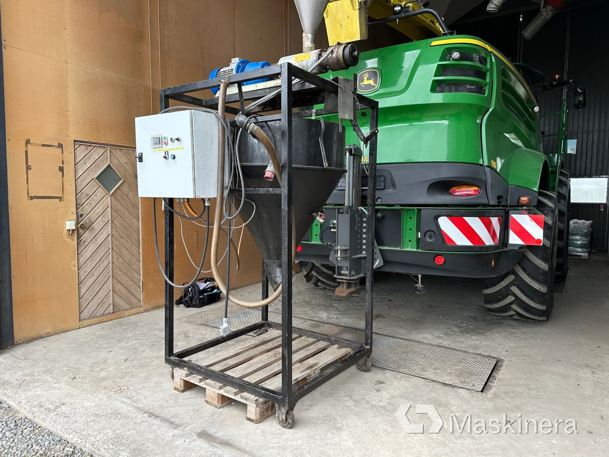 Täby Pressen 90 Rapspress Täby Pressen 90 - Machine agricole: photos 3 Täby Pressen 90 Rapspress Täby Pressen 90 - Machine agricole: photos 3