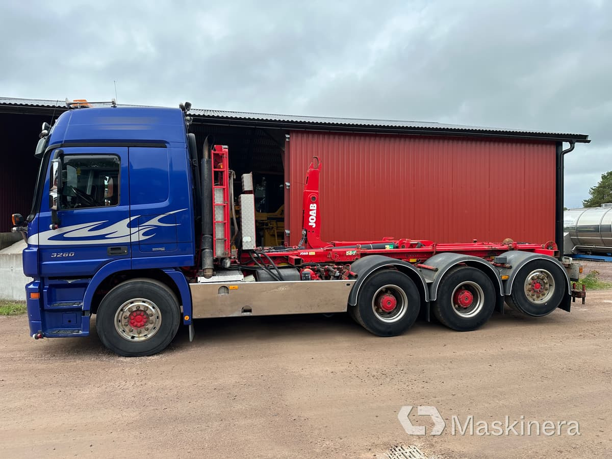 Mercedes Benz 930.24 3260L Krokbil Mercedes Benz 3260L med Cameleont - Camion ampliroll: photos 3 Mercedes Benz 930.24 3260L Krokbil Mercedes Benz 3260L med Cameleont - Camion ampliroll: photos 3