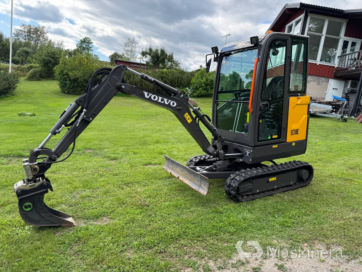 Minigrävare Volvo EC18R Minigrävare Volvo EC18E med trailer - Pelle sur chenille: photos 1 Minigrävare Volvo EC18R Minigrävare Volvo EC18E med trailer - Pelle sur chenille: photos 1