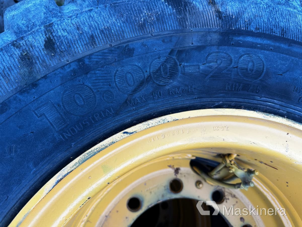 Nokian Grävmaskinsdäck dubbelhjul med fälg - Roue complète pour Engins de chantier: photos 5 Nokian Grävmaskinsdäck dubbelhjul med fälg - Roue complète pour Engins de chantier: photos 5