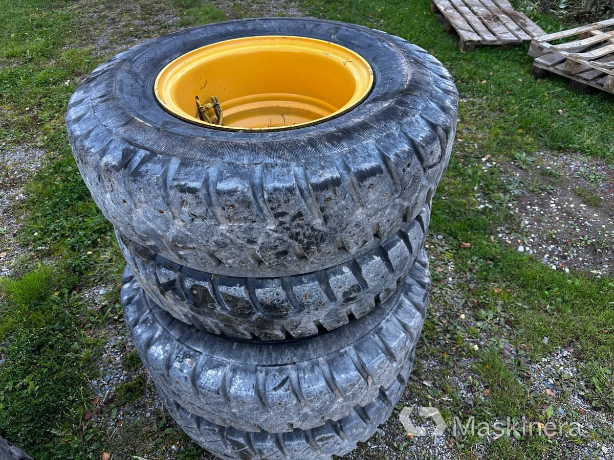 Nokian Grävmaskinsdäck dubbelhjul med fälg - Roue complète pour Engins de chantier: photos 3 Nokian Grävmaskinsdäck dubbelhjul med fälg - Roue complète pour Engins de chantier: photos 3