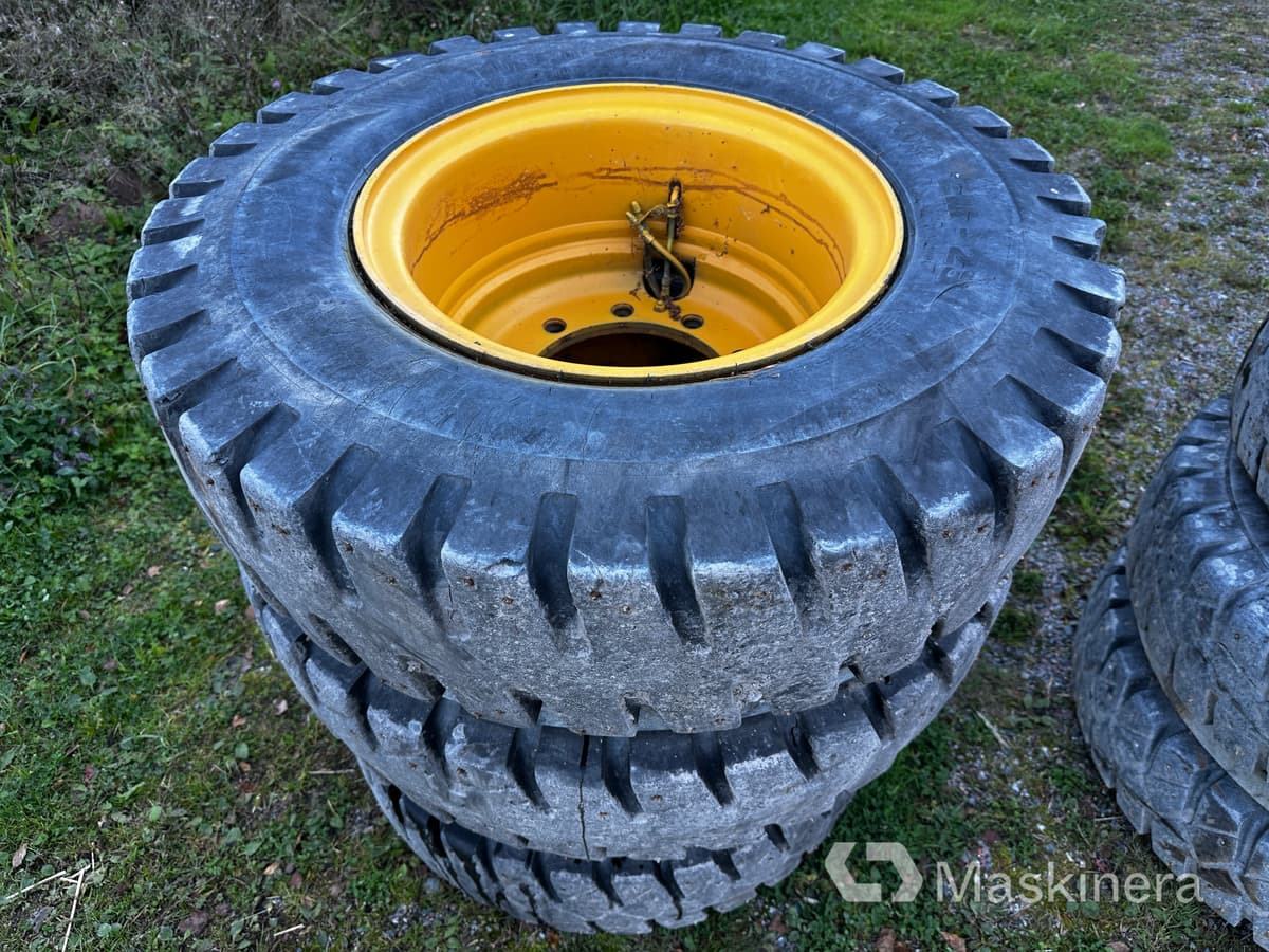 Nokian Grävmaskinsdäck dubbelhjul med fälg - Roue complète pour Engins de chantier: photos 2 Nokian Grävmaskinsdäck dubbelhjul med fälg - Roue complète pour Engins de chantier: photos 2