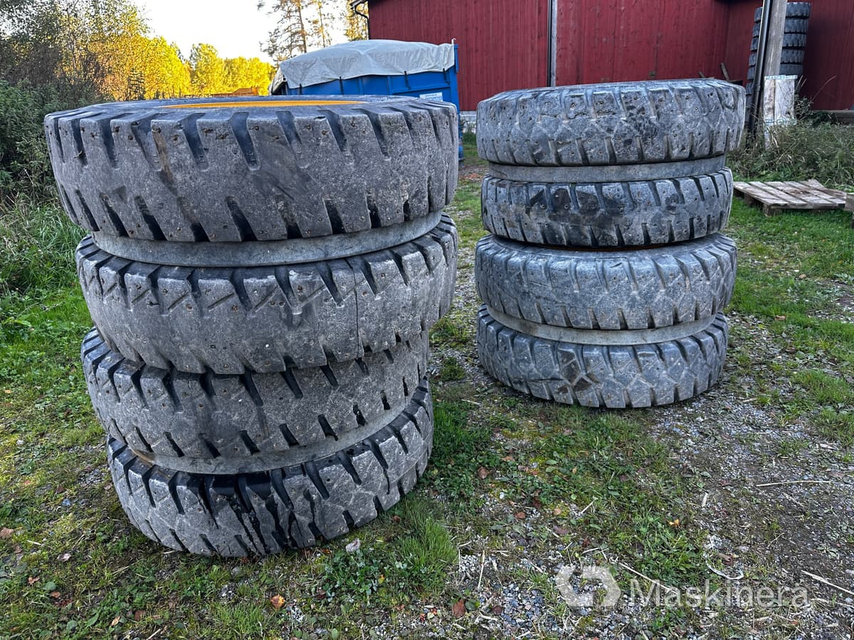 Nokian Grävmaskinsdäck dubbelhjul med fälg - Roue complète pour Engins de chantier: photos 1 Nokian Grävmaskinsdäck dubbelhjul med fälg - Roue complète pour Engins de chantier: photos 1