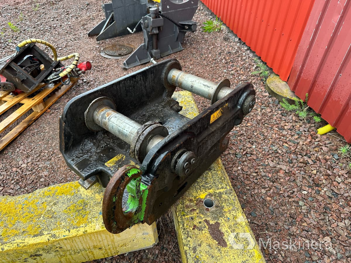 Steelwrist QCS70 FPL Steelwrist Snabbfäste S70 FPL - Attache rapide pour Engins de chantier: photos 1 Steelwrist QCS70 FPL Steelwrist Snabbfäste S70 FPL - Attache rapide pour Engins de chantier: photos 1