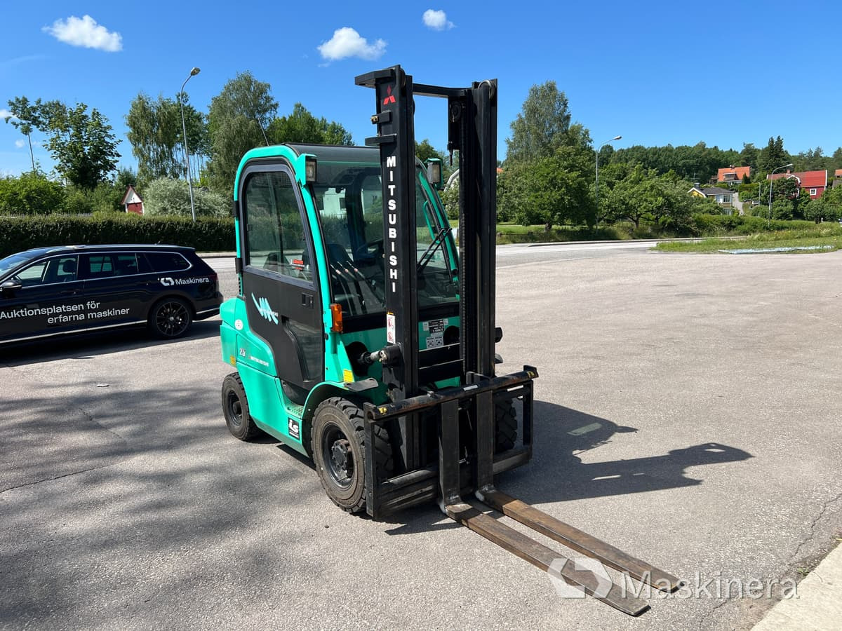 Truck Mitsubishi FD25N - Chariot élévateur diesel: photos 3 Truck Mitsubishi FD25N - Chariot élévateur diesel: photos 3